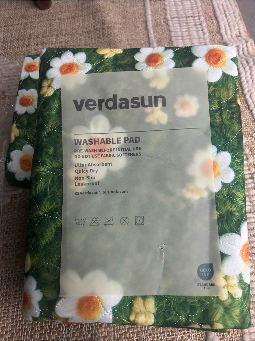 Green Daisy Absorbent Puppy Training Pads - Picture 4 of 5